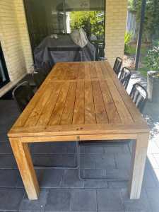 Solid Wood Outdoor Table 6x Chairs