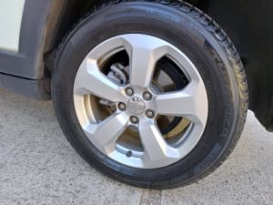 Jeep 17 inch alloy wheels & tyres