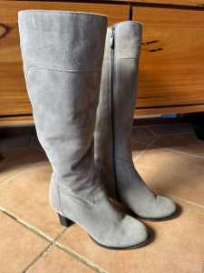 Womens Leather Grey Suede Boots US6.5