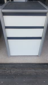 3-drawer office cabinet