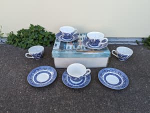 5 Churchill England Tea Cups and Saucers 
