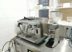 COMMERCIAL COFFEE MACHINE & GRINDER