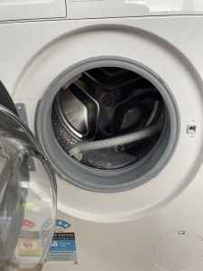 BRAND NEW BOSCH FRONT LOAD WASHER 8KG