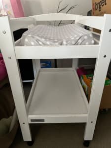 Change table (Tasman) w/ free change pad and cover sheets