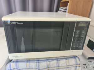 32L 1200W Inverter Microwave oven Sharp R-350Y. Very clean!