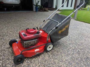 Lawnmower Greenfields Briggs and Stratton