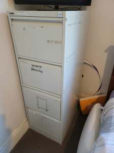 Filing cabinet metal, 4 drawers, works fine, no key