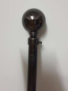 Extendible curtain rod with round finials