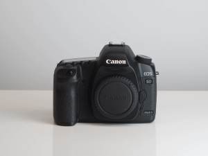 Canon EOS 5D Mark II 21.1 MP Digital SLR Camera in Excellent condition