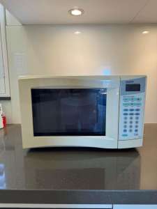 Sanyo 800W Compact Microwave