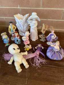 Collectible figurines & Vase. Price for lot