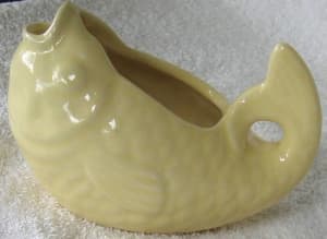 1930's English Pottery SHORTER & SON Fish Sauce Boat (Light Yellow)