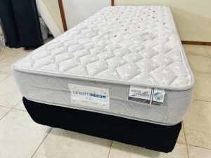 Near new single bed ensemble ( base and mattress) can deliver