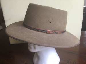 Akubra hat size 59