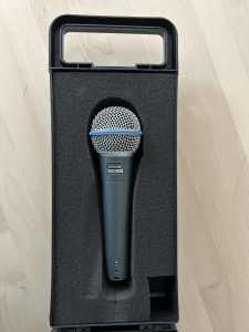 Shure BETA 58A Supercardioid Dynamic Microphone With Hard Case