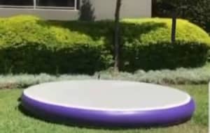 Inflatable gymnastics mat 