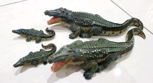 Plastic crocodiles, brand new ,good for fish tank decoration 