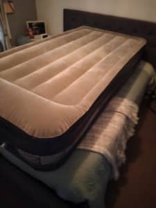 Single inflatable mattress 