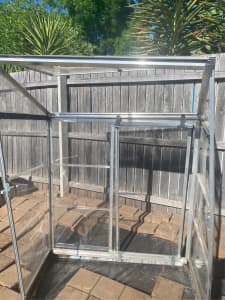 Wanted: Fit a Polycarbonate panel into the maze lean-in greenhouse 