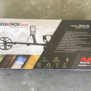 Minelab Equinox 900 Metal Detector 