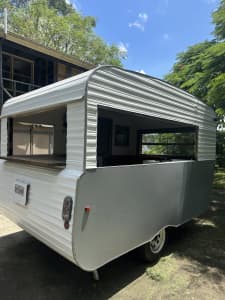 Vintage caravan - mobile bar