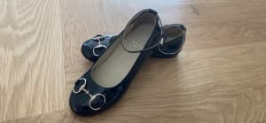 Genuine Gucci girl shoes size 31 can post 2066 worn twice