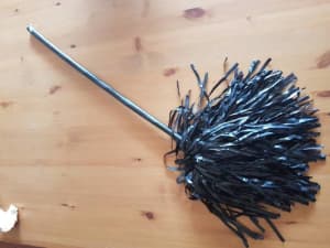 HALLOWEEN witch broom