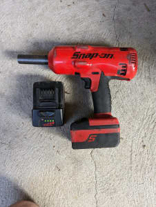 Snap on Rattle gun - 2x battery, AC and 12v chargers