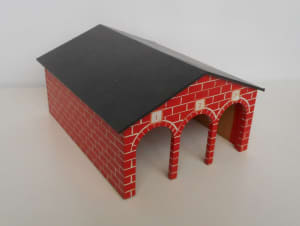 VINTAGE THOMAS WOODEN RAILWAY SHED