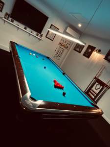 Brunswick Gold Crown V full size American Pool Table 9ft
