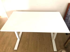 white adjustable table/computer desk