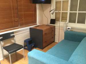 Room $180 available for renting in Farrer St Braddon