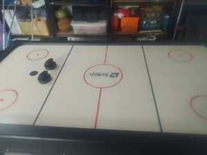 2 in one pool and air hockey table new condition