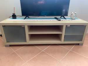 Giveaway Matching buffet and TV cabinet ex-holiday rental stock