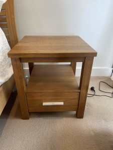 Freedom bedside table