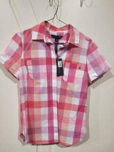 TOMMY HILFIGER SHORT SLEEVE SHIRT (LADIES) BRAND NEW WITH TAGS, XS