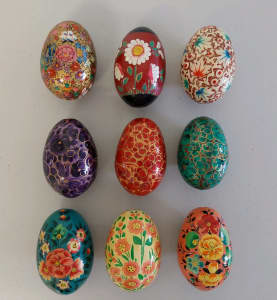 9 x Hand painted decorative eggs