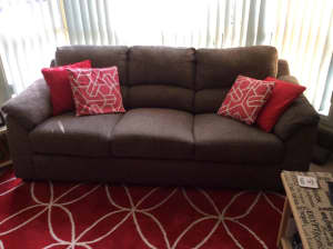 2 & 3 seater Lounge, good condition