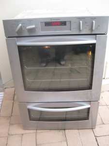 WARRANTY! Westinghouse electric stainless steel 600mm double wall oven