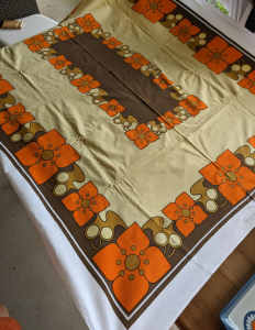 Vintage 1970s tablecloth - unused! 165x130cm
