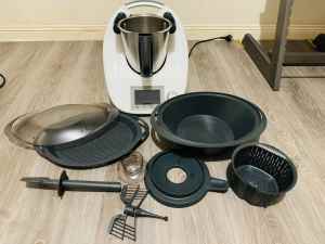 Thermomix TM5 cooking station excellent condition