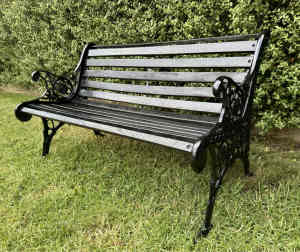 Beautiful Vintage Cast Iron & Timber Outdoor Garden Bench Seat Chair