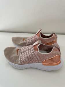 Limited edition Rose Gold NIKE PHANTOM womens sneakers 9US