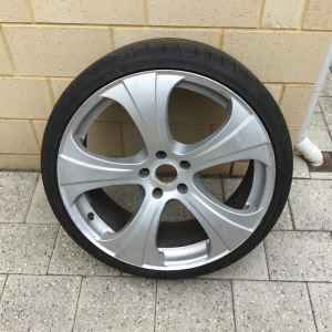 Alloy Rim And Tyre 245/30R 20