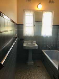 Spacious room for rent in Mortdale $220 (male tenant preferred）