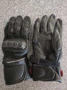 Motorcycle gloves never used 
