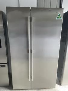 Westinghouse side by side 700L fridge freezer