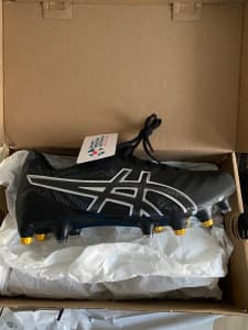 ASICS hybrid rugby boots