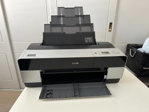 Epson Stylus Pro 3880 A2 printer - less than 20 prints made. Near new.