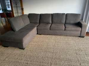 Modular sofa with chaise longue